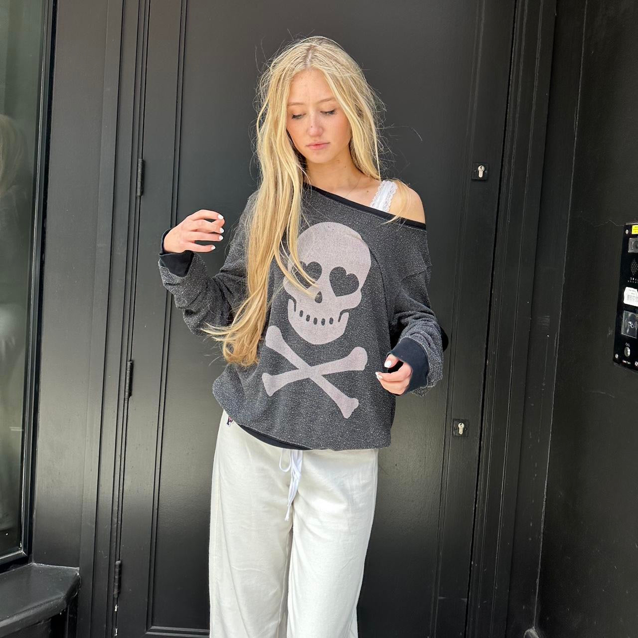 Vintage early 2000s hearts skull sweater