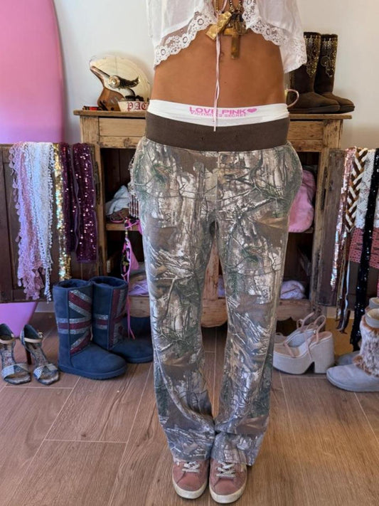 Vintage 00’s camouflage sweatpants