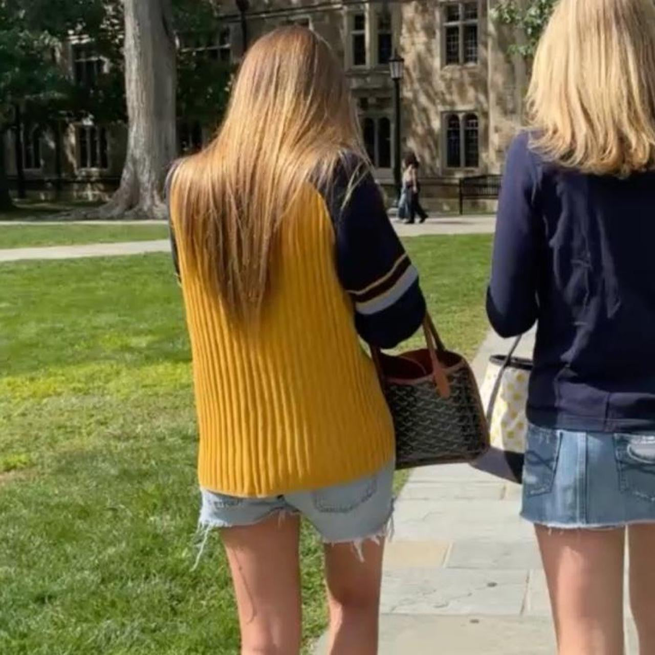 Vintage 90’s yellow and navy ribbed sweater