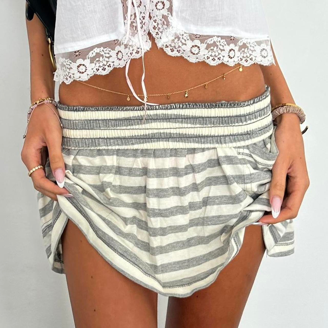 Vintage 00s grey striped mini skirt