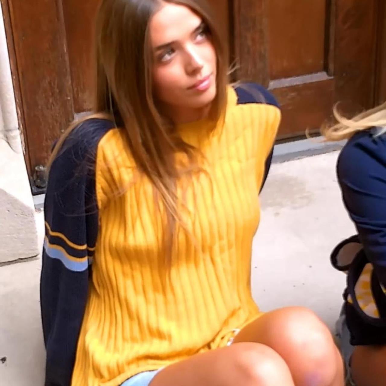 Vintage 90’s yellow and navy ribbed sweater