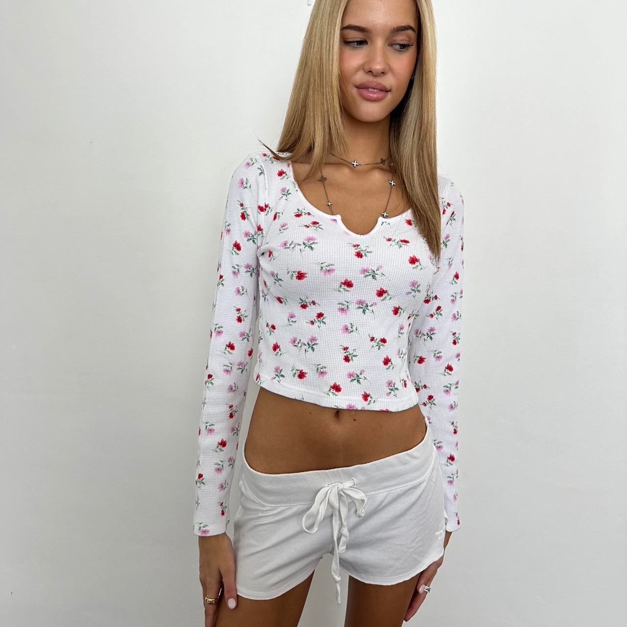 Victoria’s Secret floral print long sleeve top 🍓