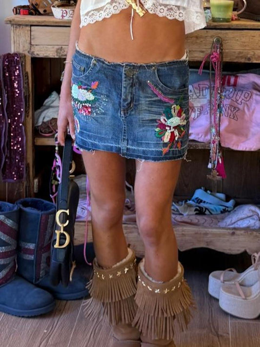 Vintage 00’s embroidered flower denim skirt