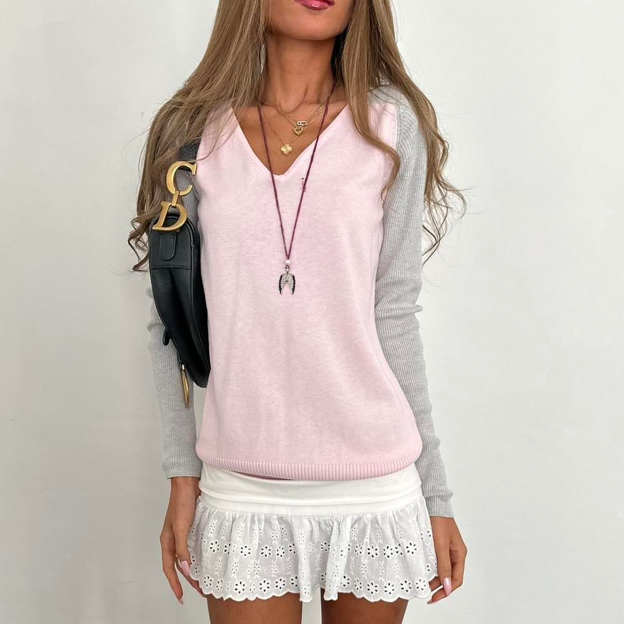 Vintage 2000’s grey and pink sweater