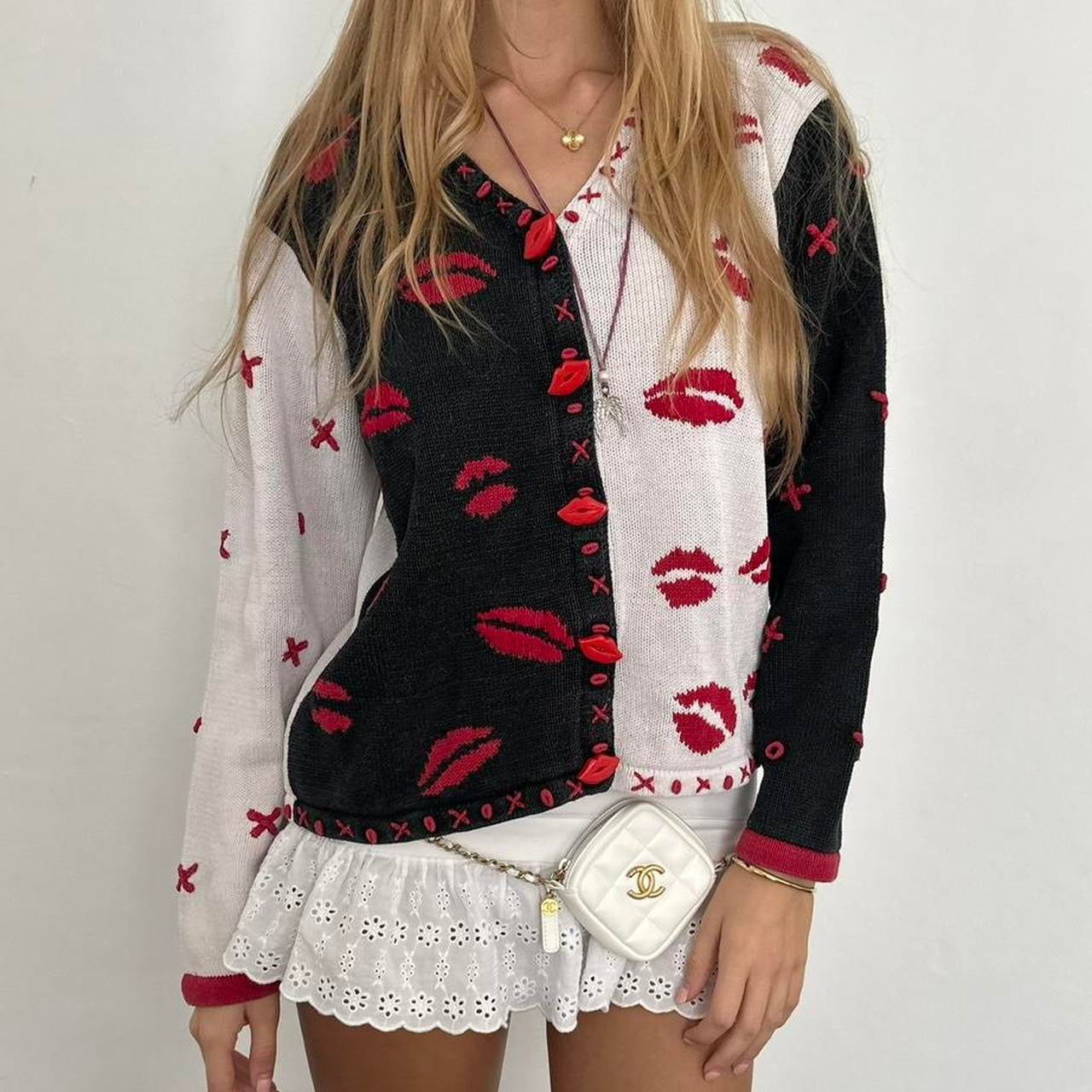 Vintage 90’s embroidered lips cardigan