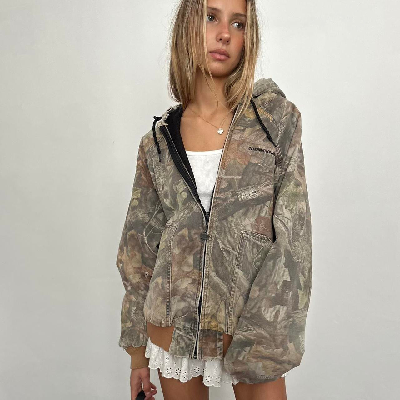 Vintage 90’s camouflage jacket 🤎