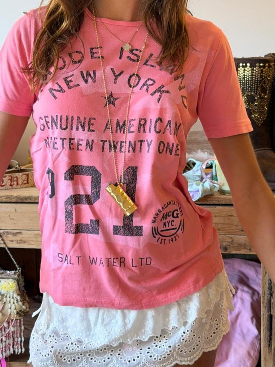 Vintage 00’s Rhode Island New York graphic pink t-shirt
