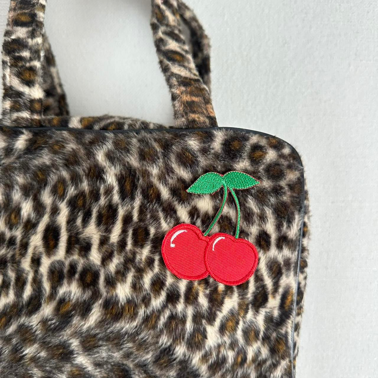 Vintage 90’s cherry 🍒 leopard print bag