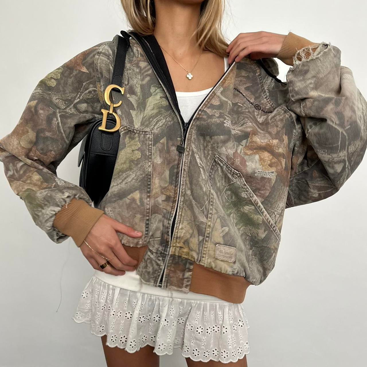 Vintage 90’s camouflage jacket 🤎