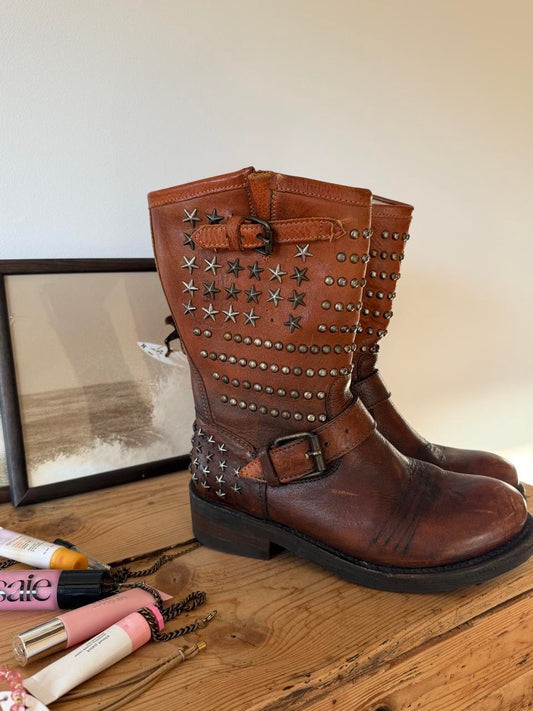Vintage 00’s studded star leather boots