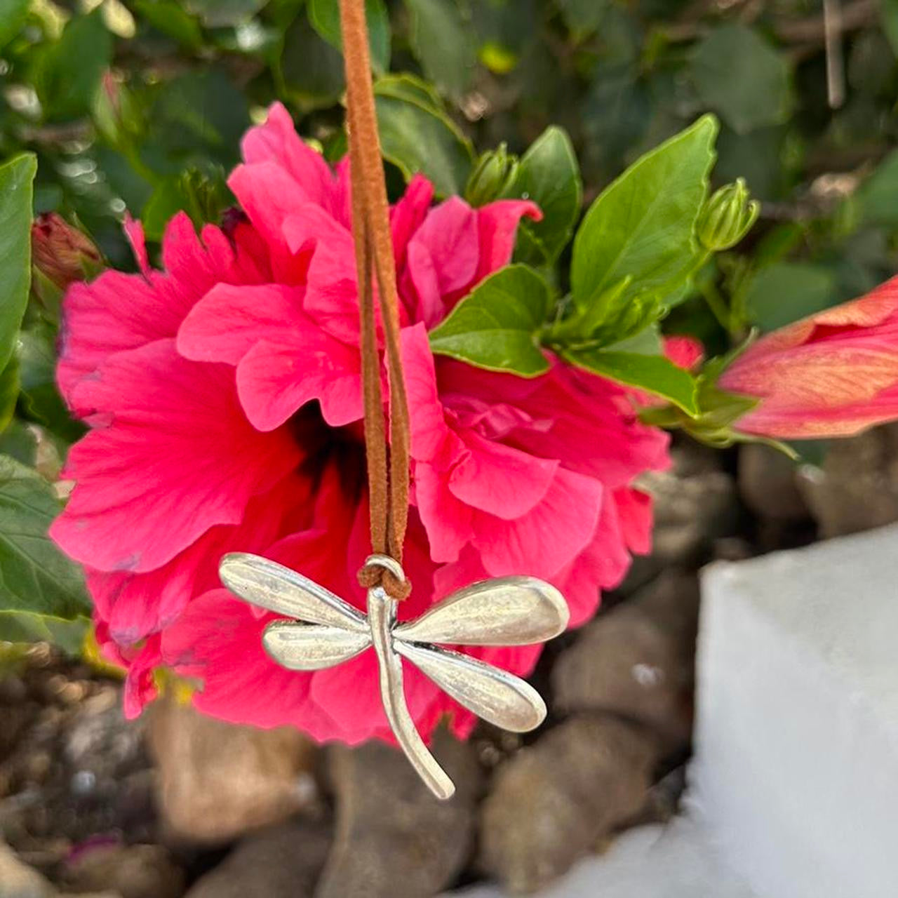 Vintage dragonfly necklace 🧚