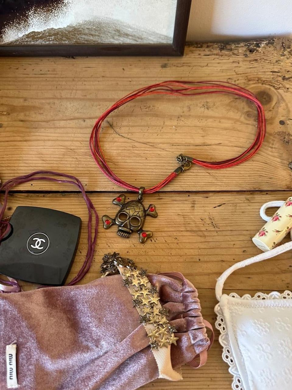 Vintage 00’s scull and crossbones necklace