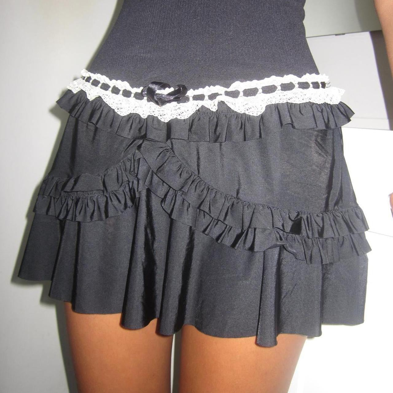 Vintage 90’s black lace trim mini skirt