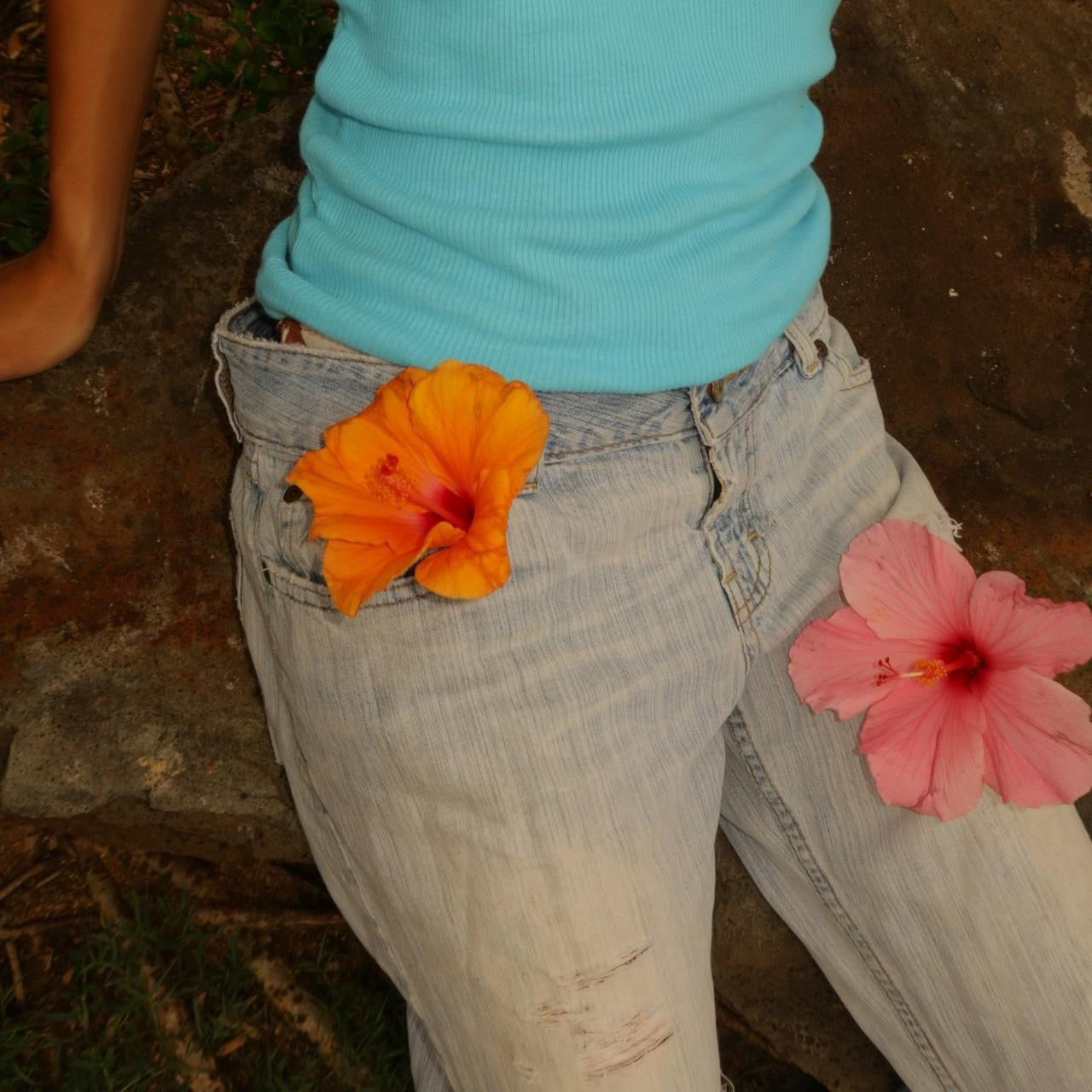 Vintage 2000’s blue distressed jeans