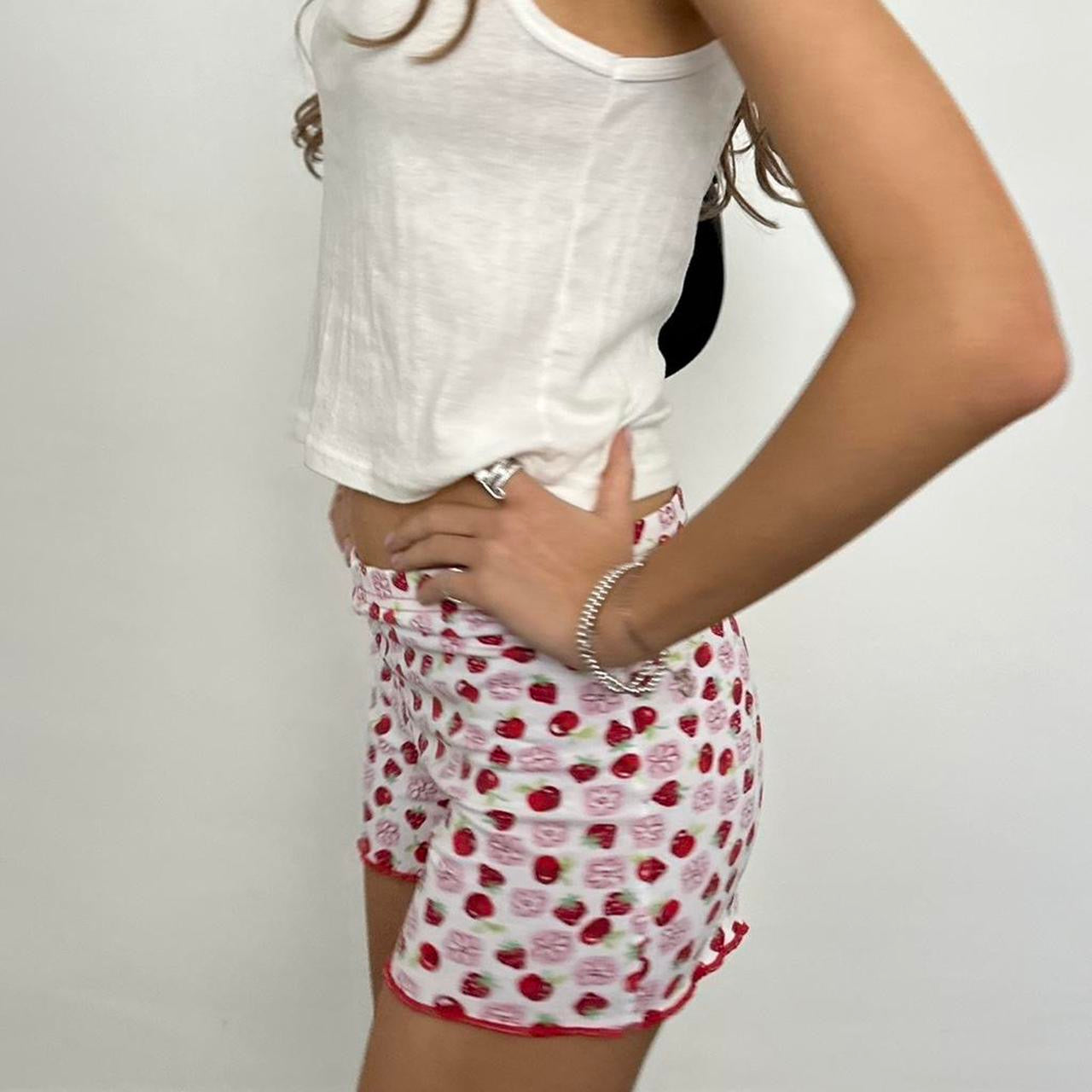 Vintage 2000’s strawberry print shorts