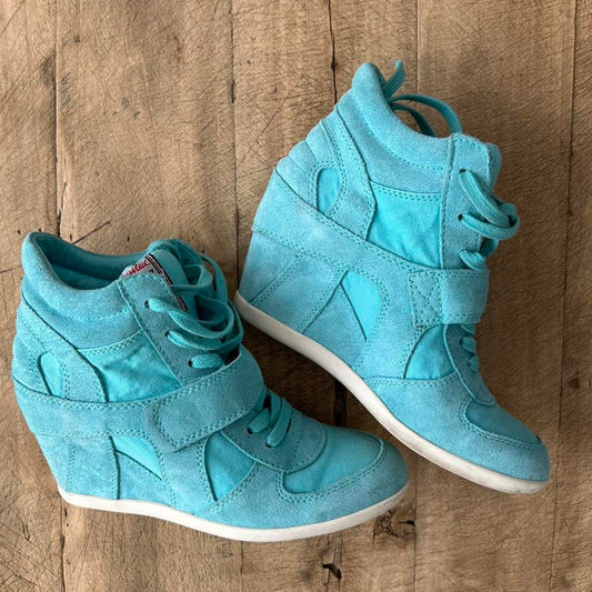 Vintage Hawaiian blue suede ankle boots