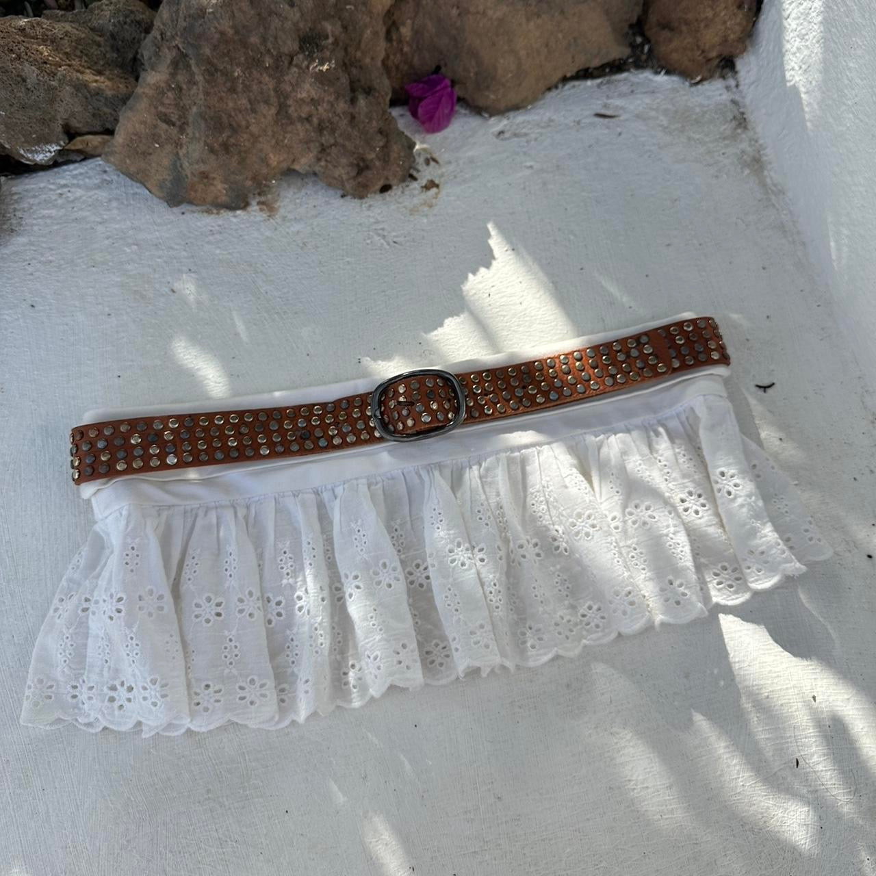 Vintage 90’s leather studded belt 🌺