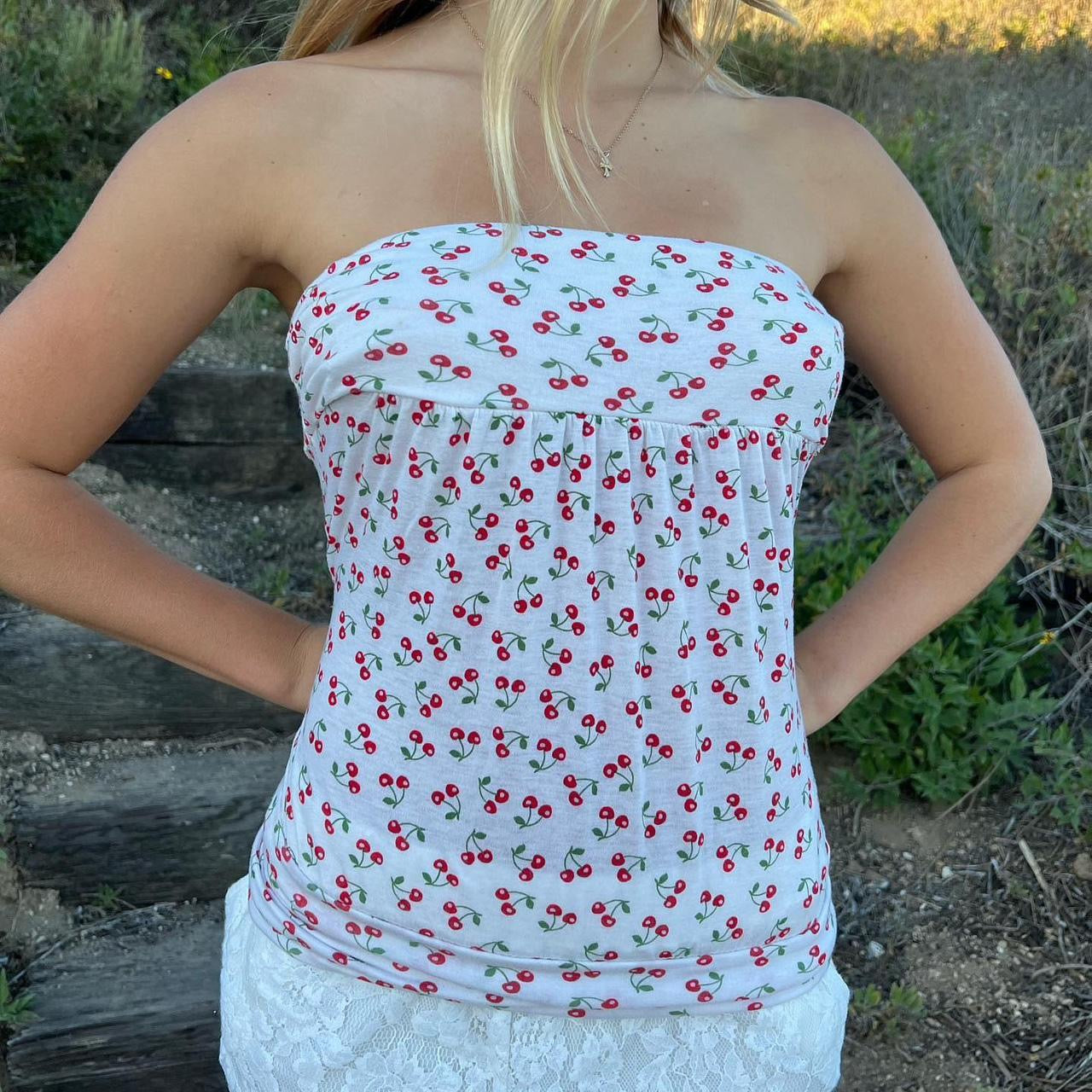 Vintage 2000s cherry print strapless top 🍒