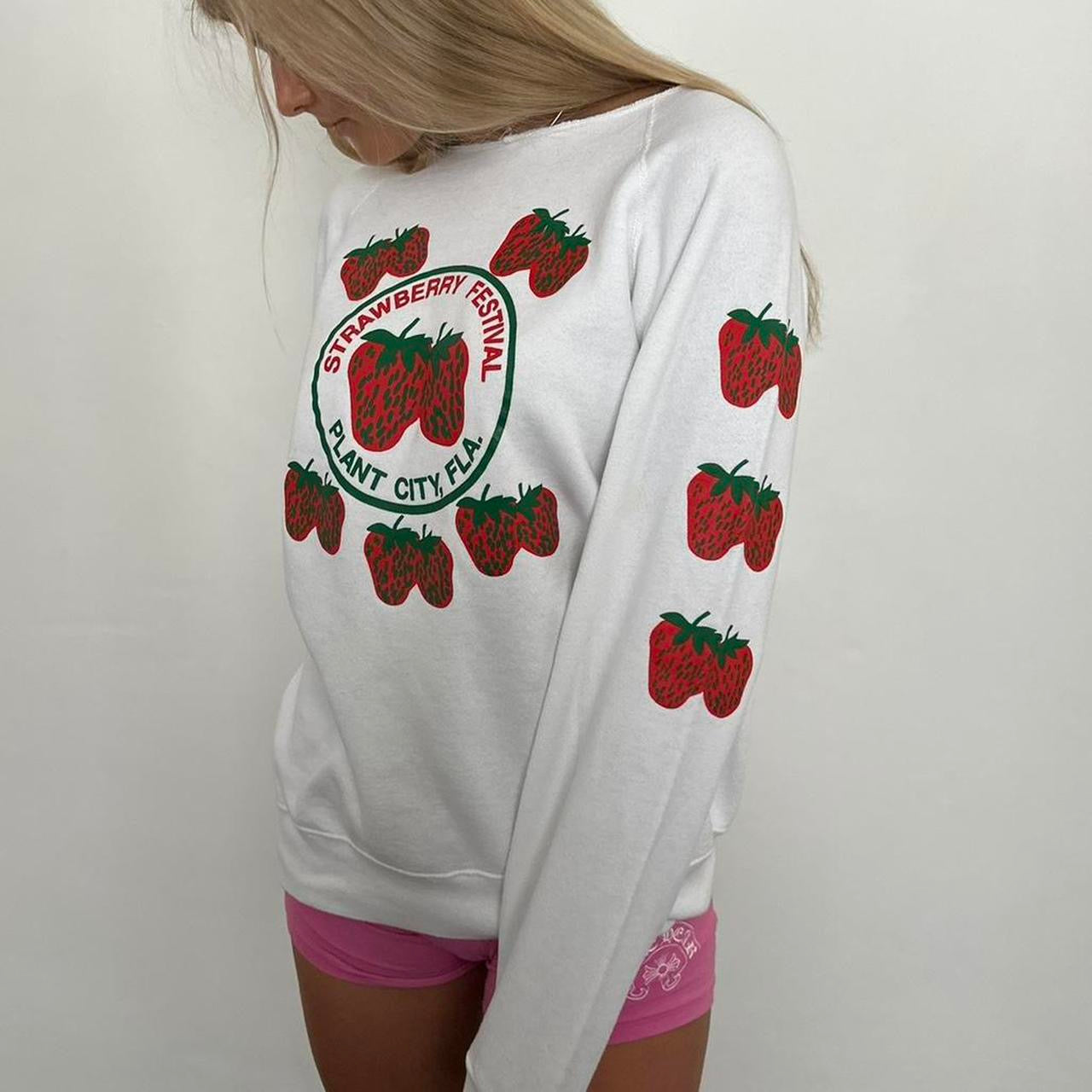 Vintage 90’s strawberry sweatshirt