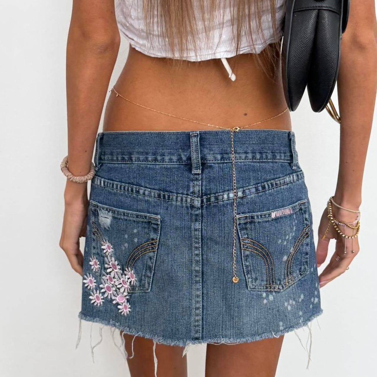 Vintage 00’s embroidered flower design denim skirt