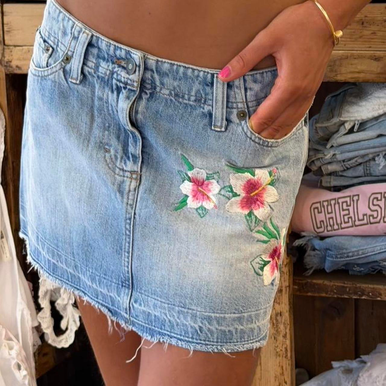 Vintage 00’s flower denim skirt