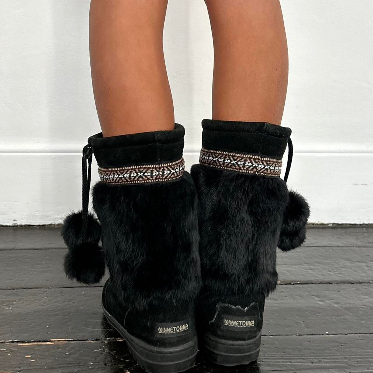 Vintage 2000’s black fur leather snow boots