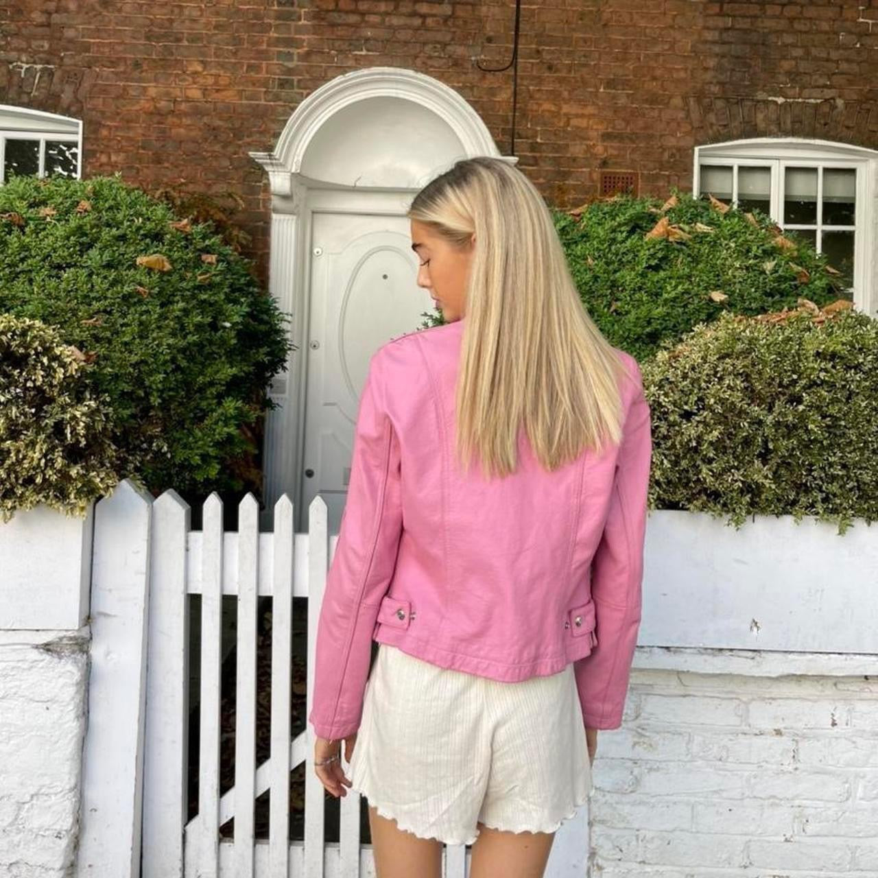 Vintage early 2000s pink leather jacket 🎀