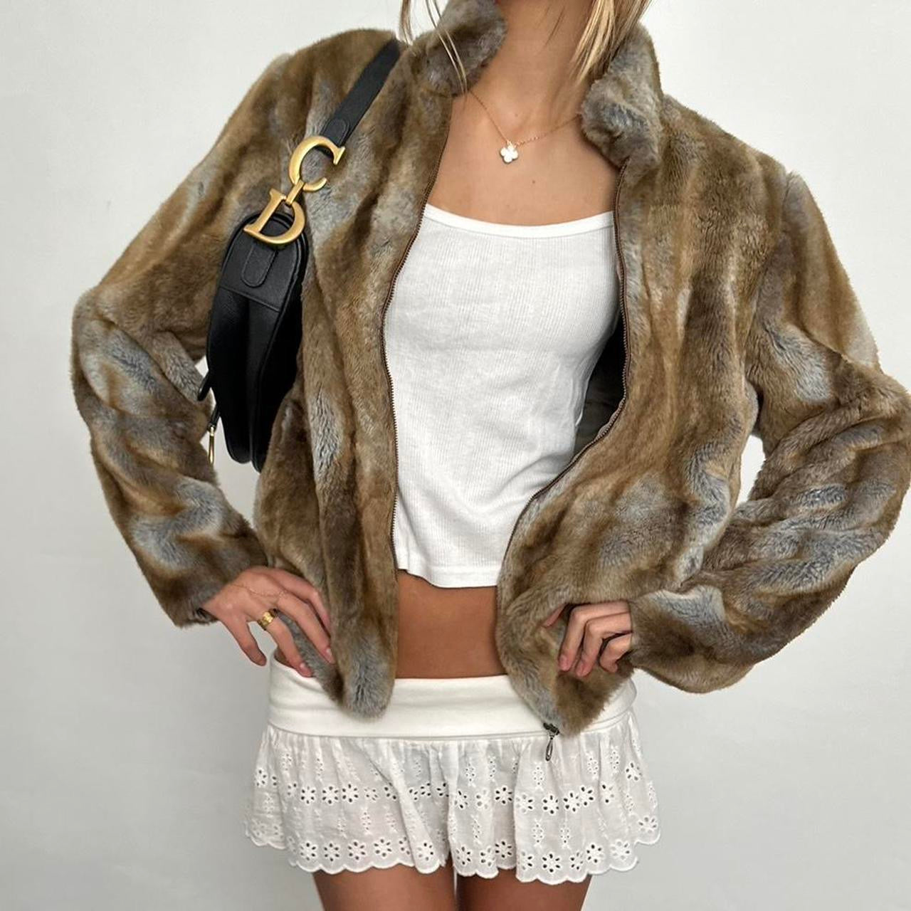 Vintage 2000’s faux fur jacket 🤎