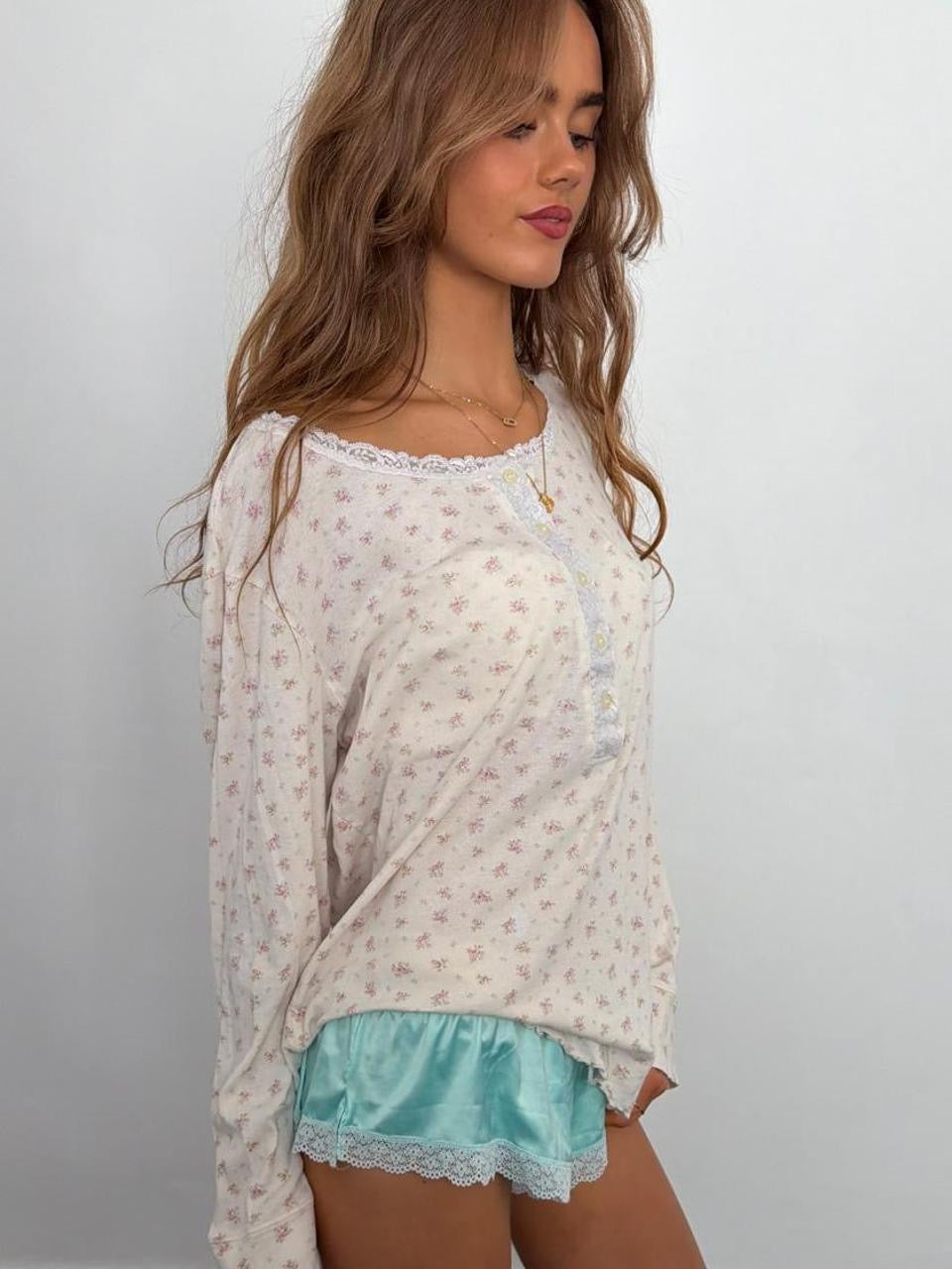 Vintage 90’s Ralph Lauren long sleeve floral wallpaper top