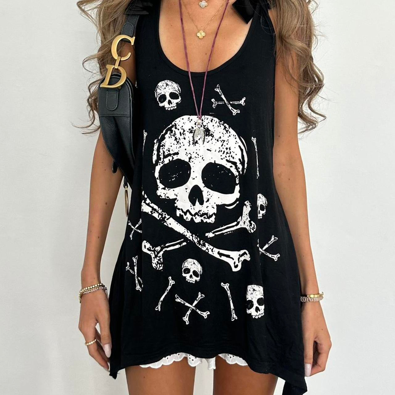 Vintage 00s black skull top