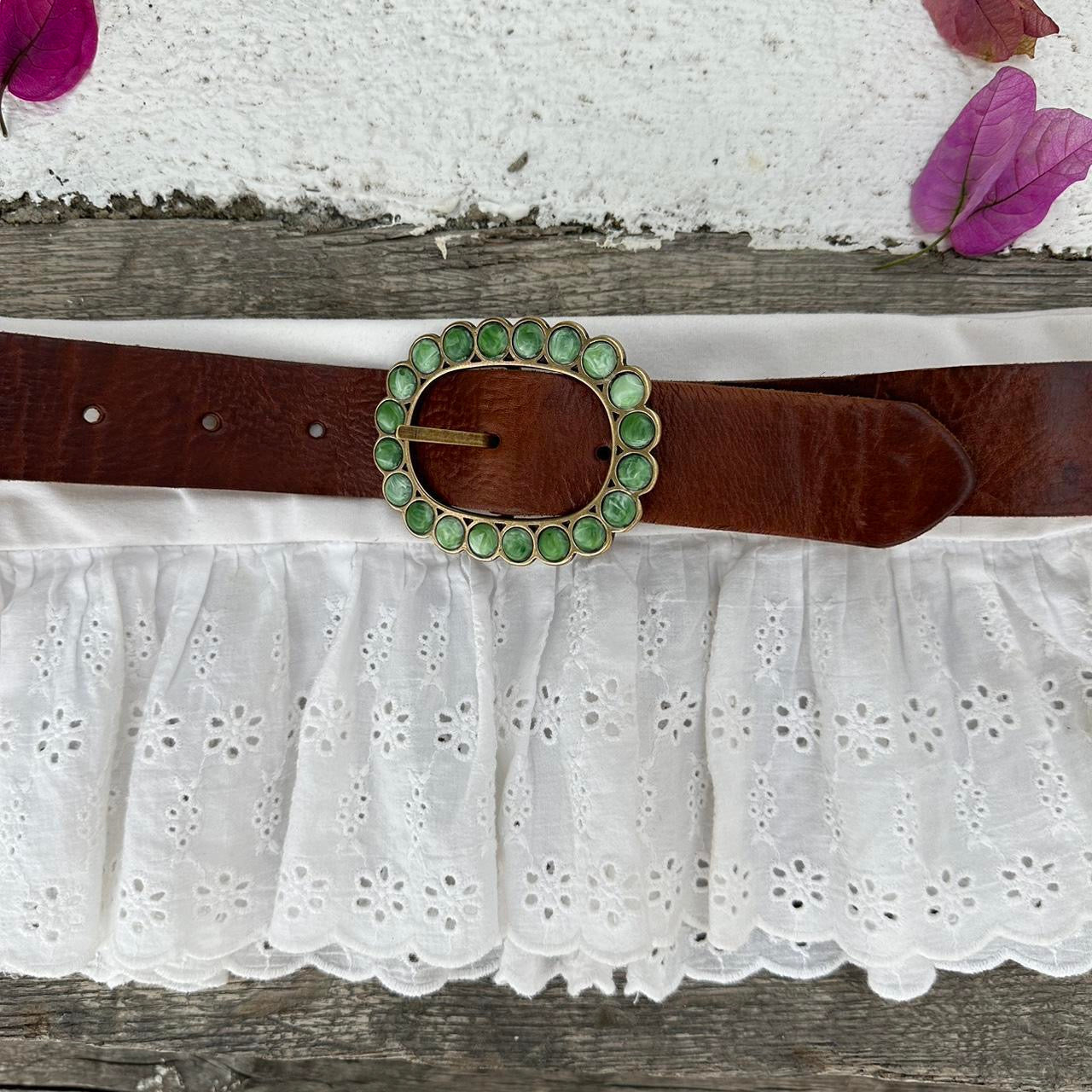 Vintage 90’s leather green gem belt 🌺