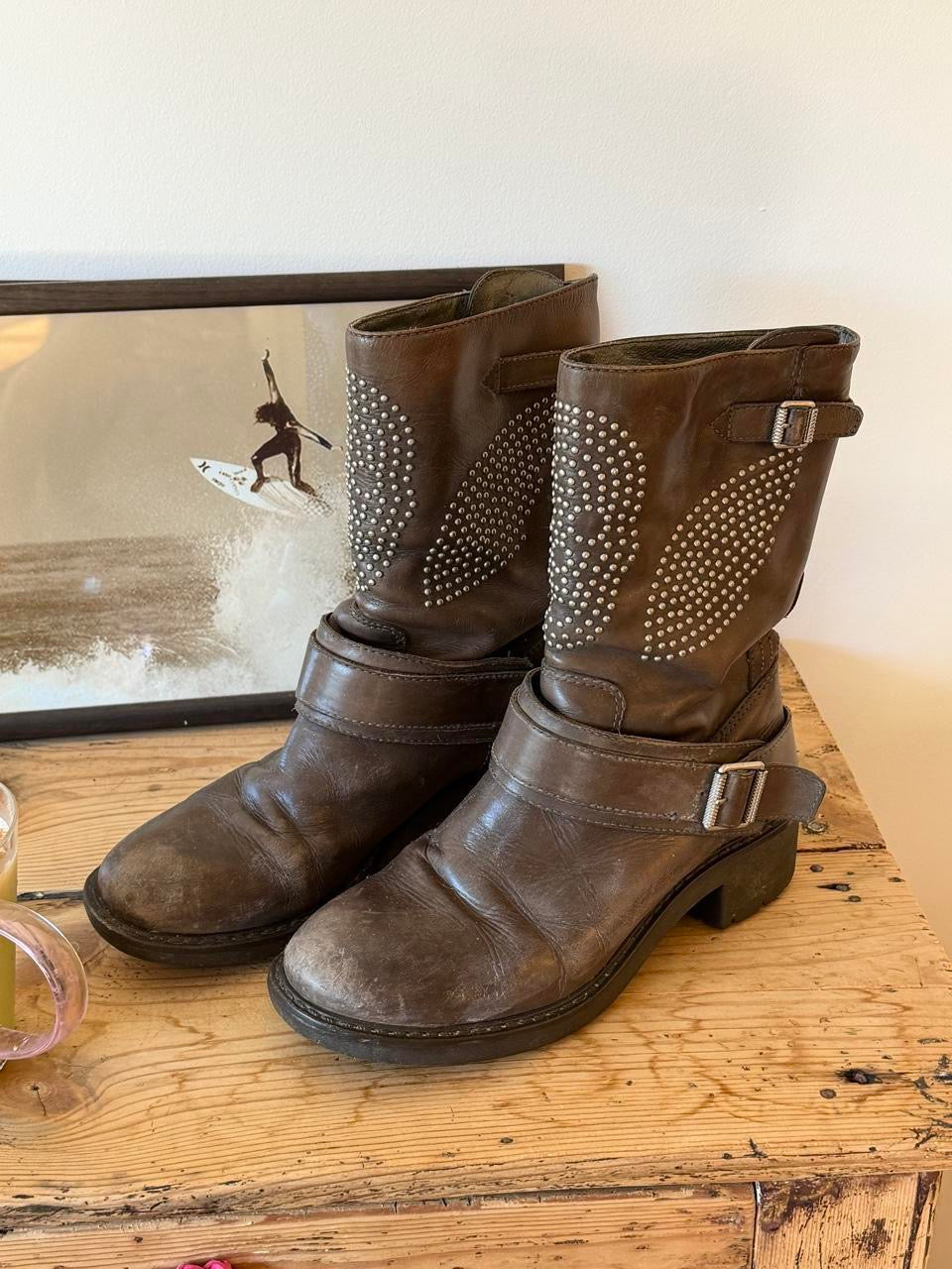 Vintage 00’s studded skull angel wing leather boots