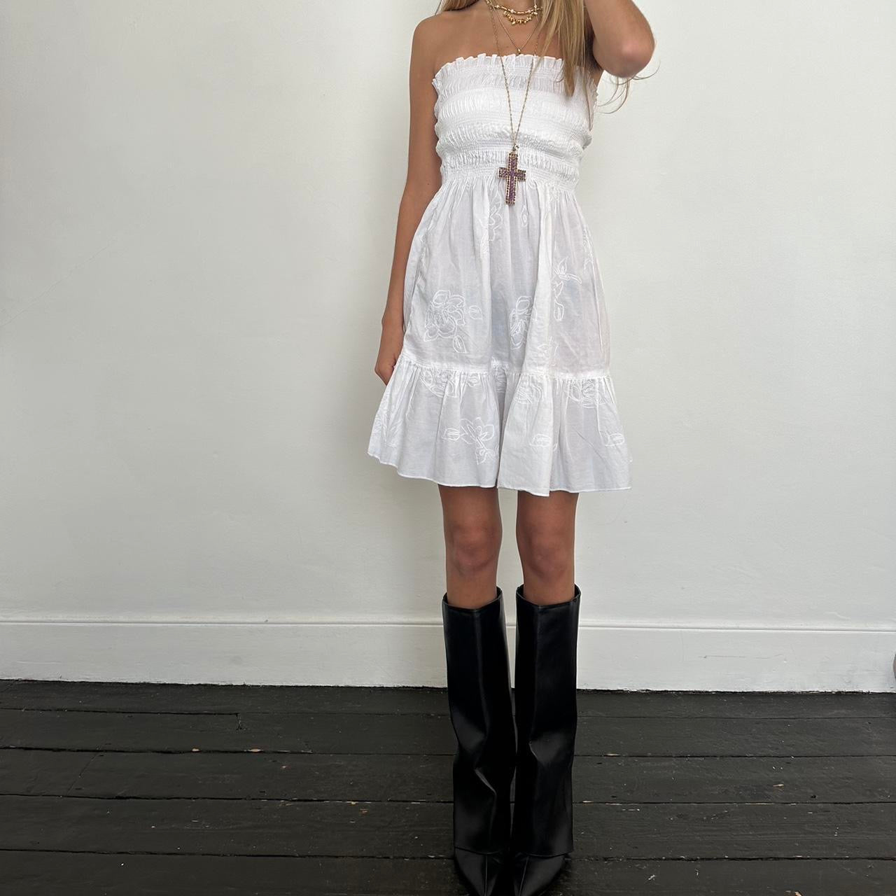 Vintage white 90s strapless dress 🌙