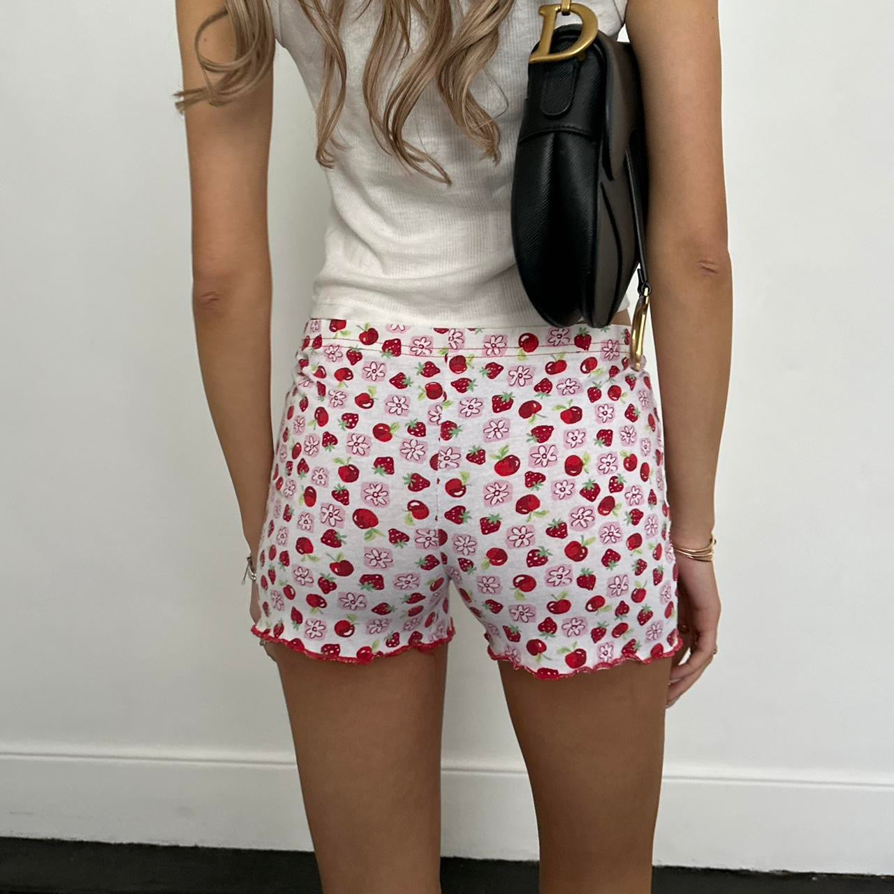 Vintage 2000’s strawberry print shorts