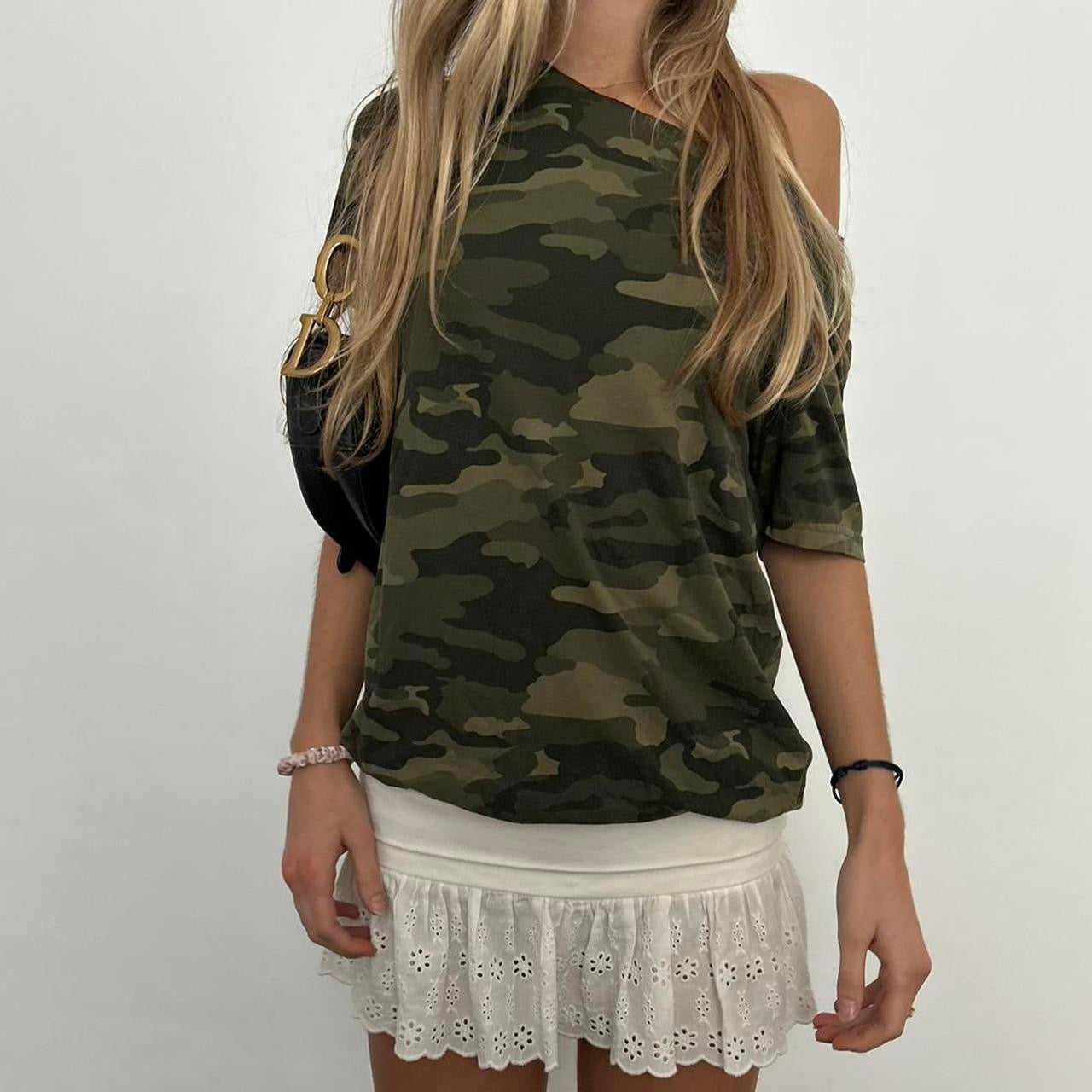 Vintage 90’s camouflage off the shoulder tee