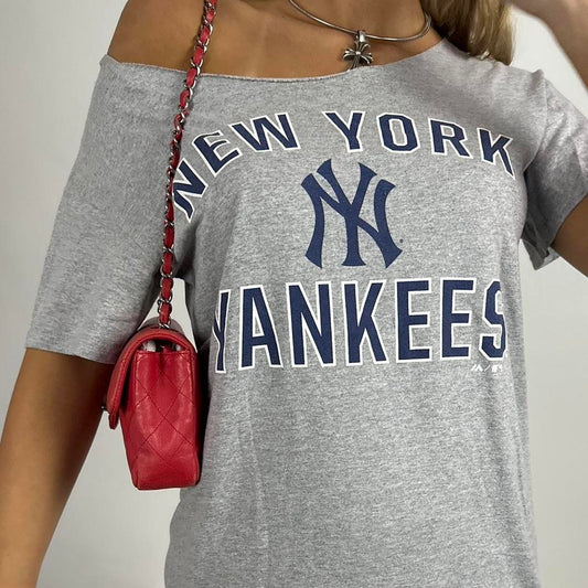 Vintage 90’s New York Yankees off the shoulder tee