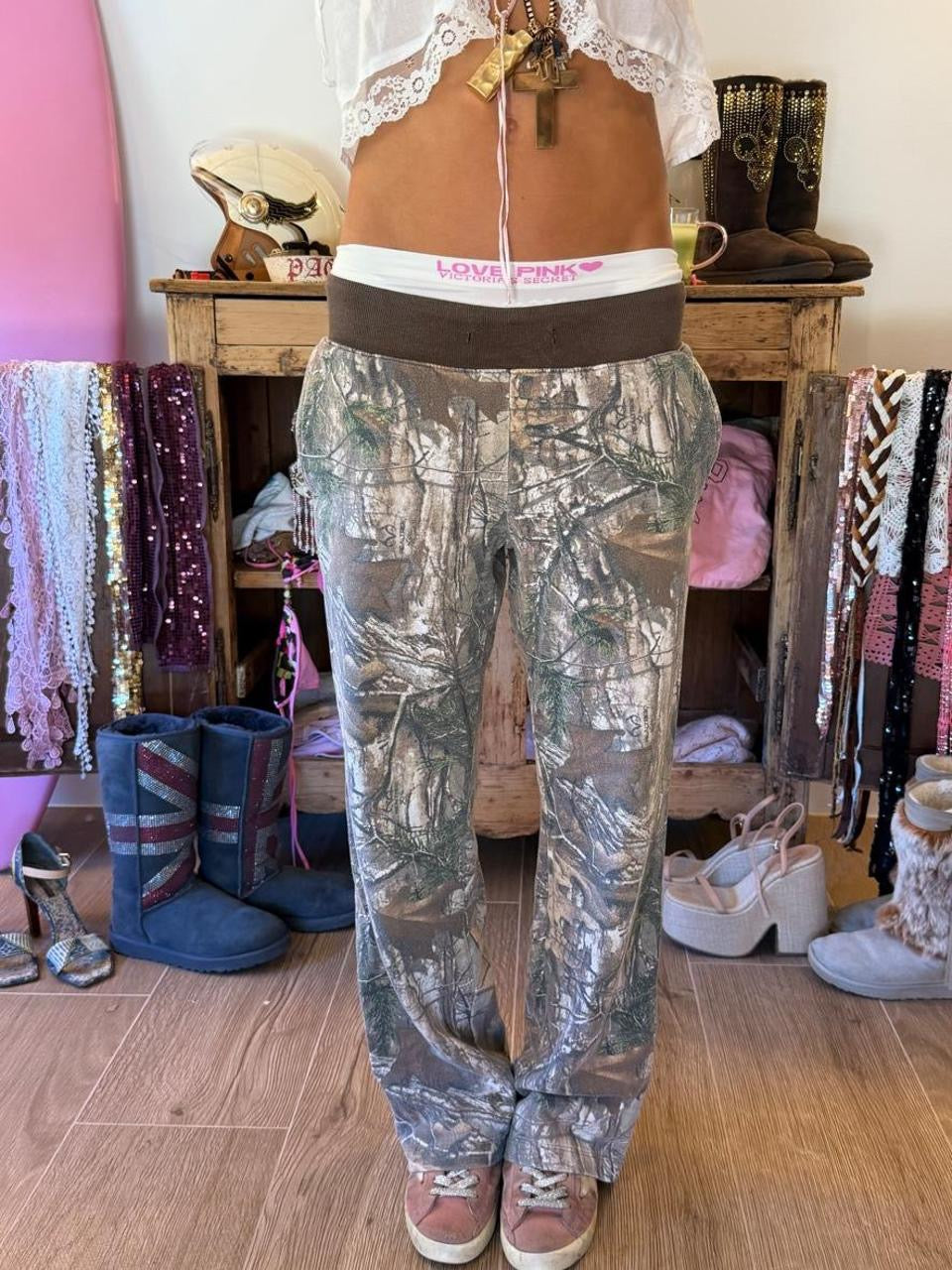 Vintage 00’s camouflage sweatpants