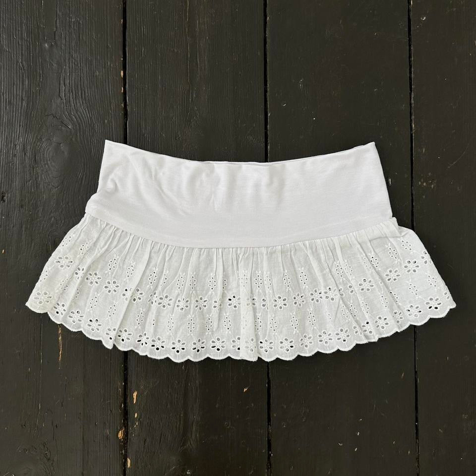 𝒞𝒽ℯ𝓁𝓈ℯ𝒶 𝒯𝒽𝓇𝒾𝒻𝓉 𝒪𝓇𝒾ℊ𝒾𝓃𝒶𝓁 🪽 white broderie micro mini skirt