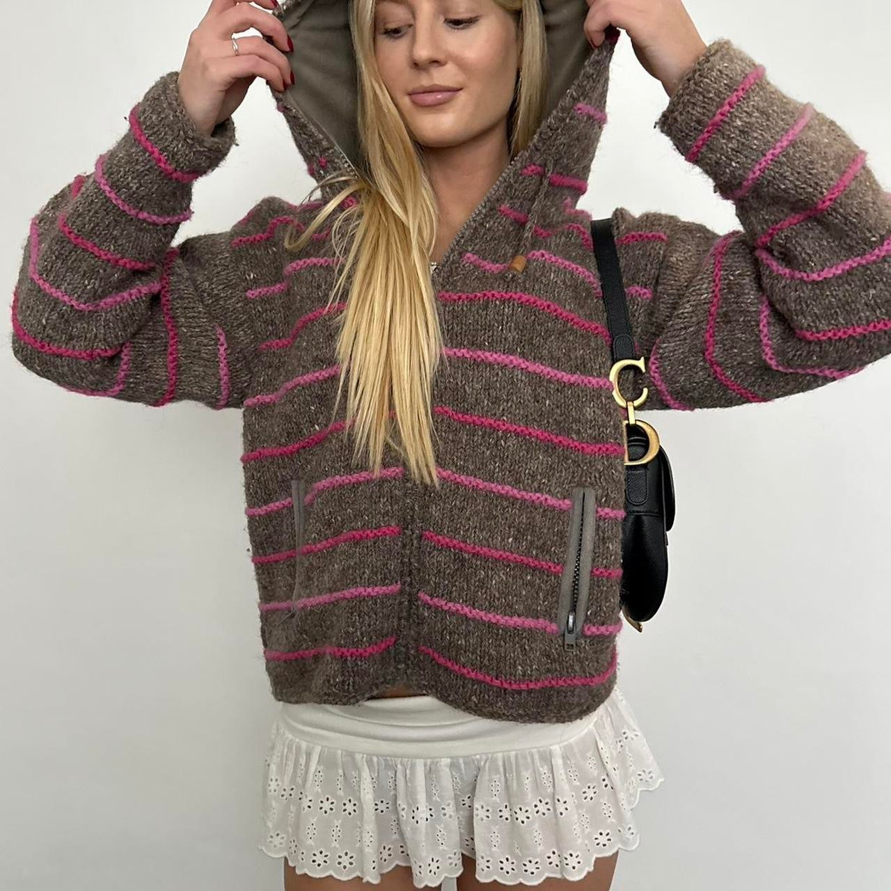 Vintage 2000’s knit zip up hooded cardigan/jacket