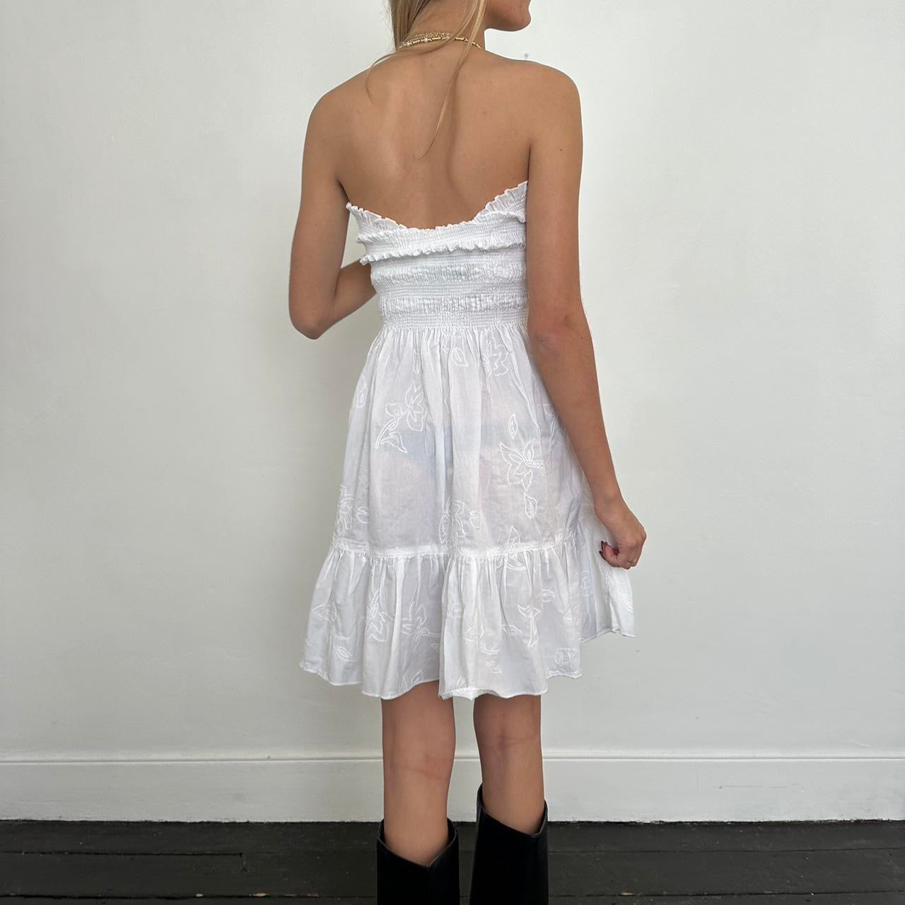 Vintage white 90s strapless dress 🌙