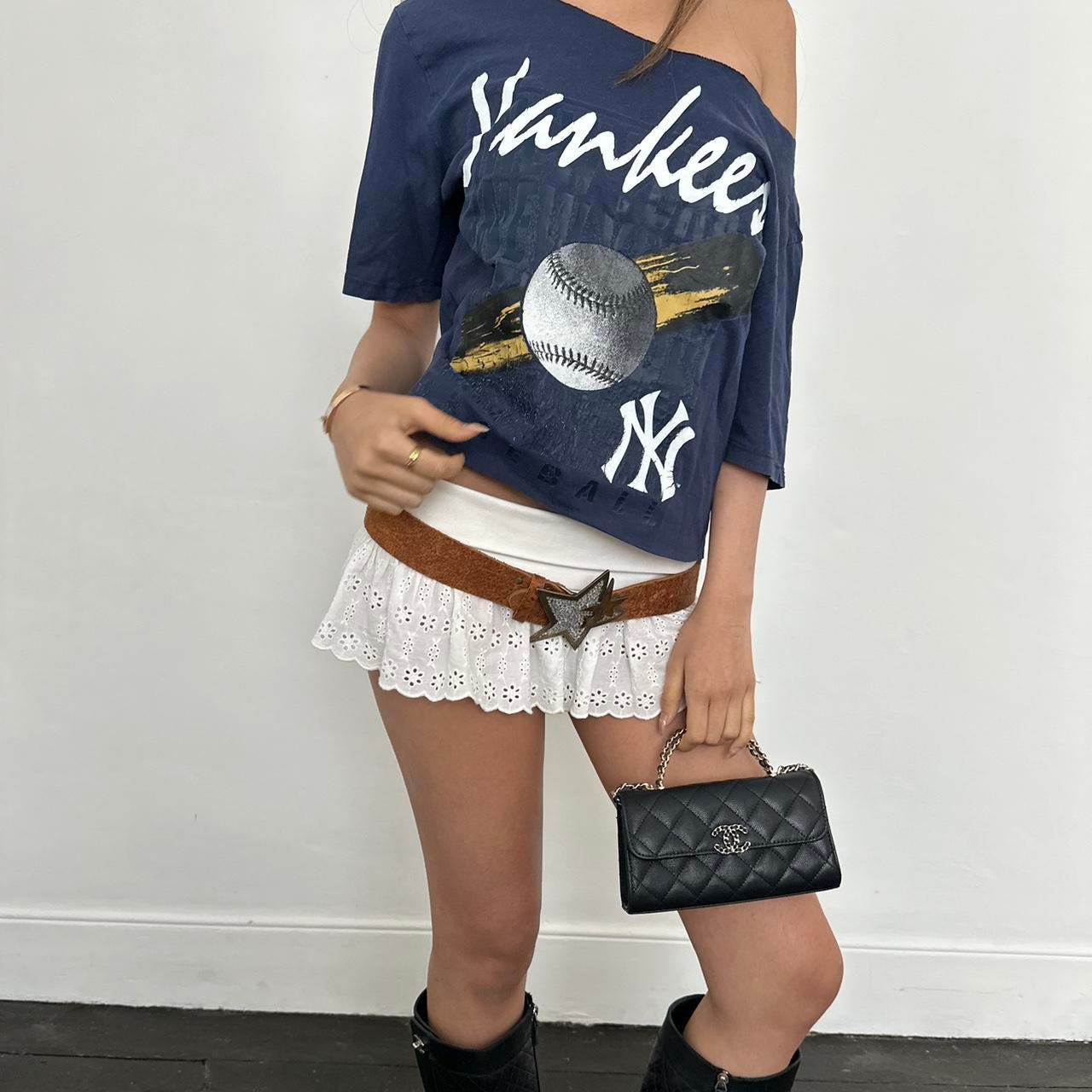 Vintage 90’s Yankees off the shoulder tee 🩵