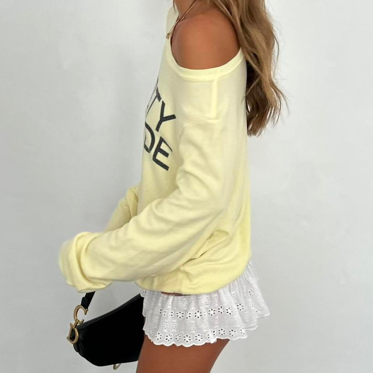 Vintage 00s yellow dirty blonde sweater