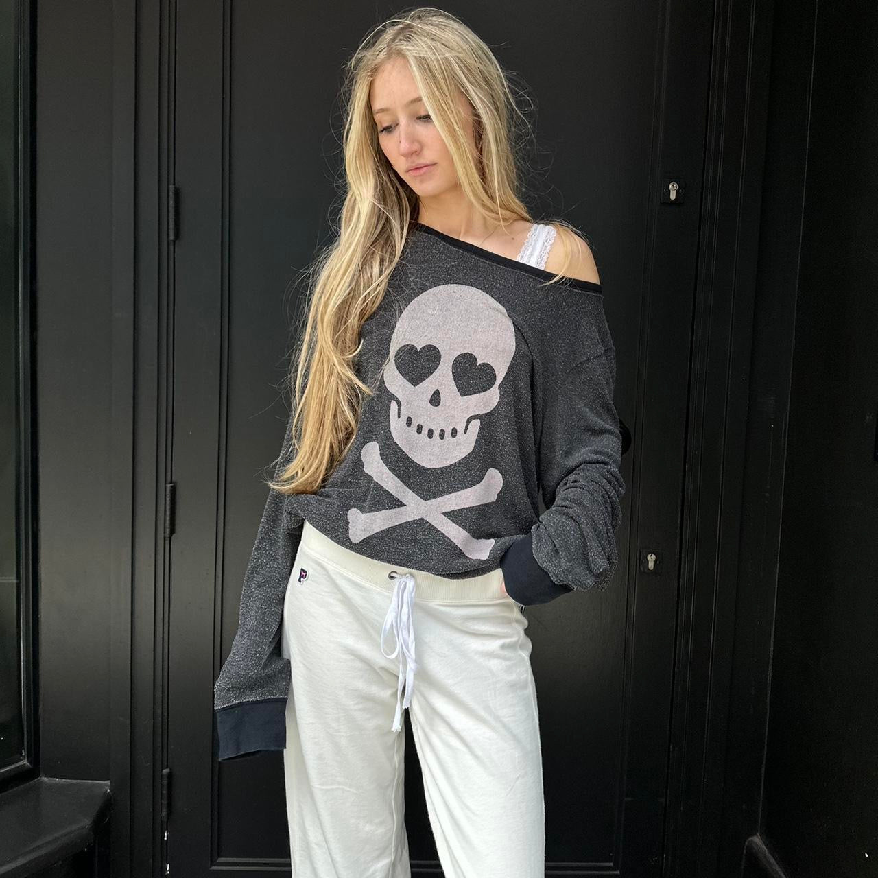 Vintage early 2000s hearts skull sweater