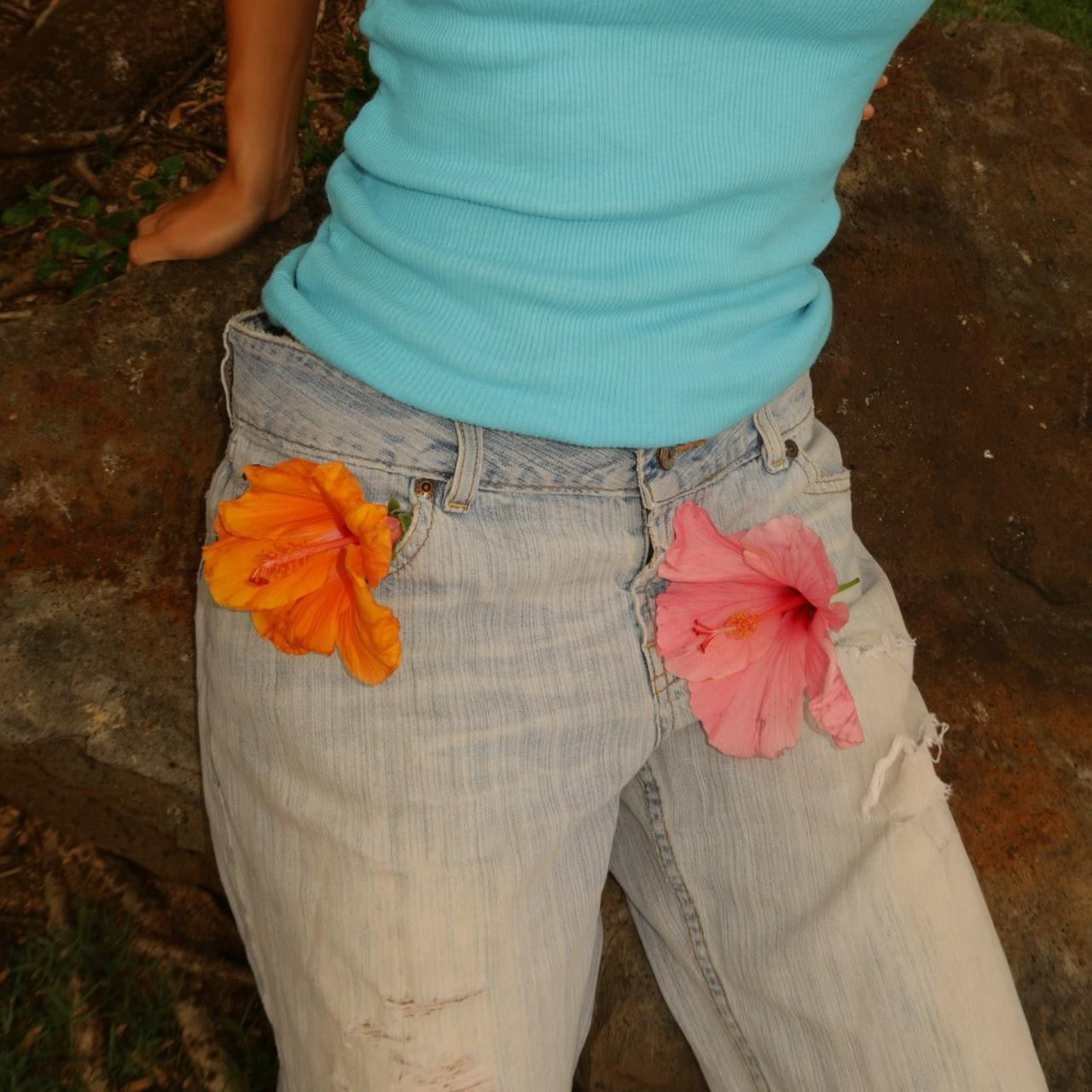 Vintage 2000’s blue distressed jeans