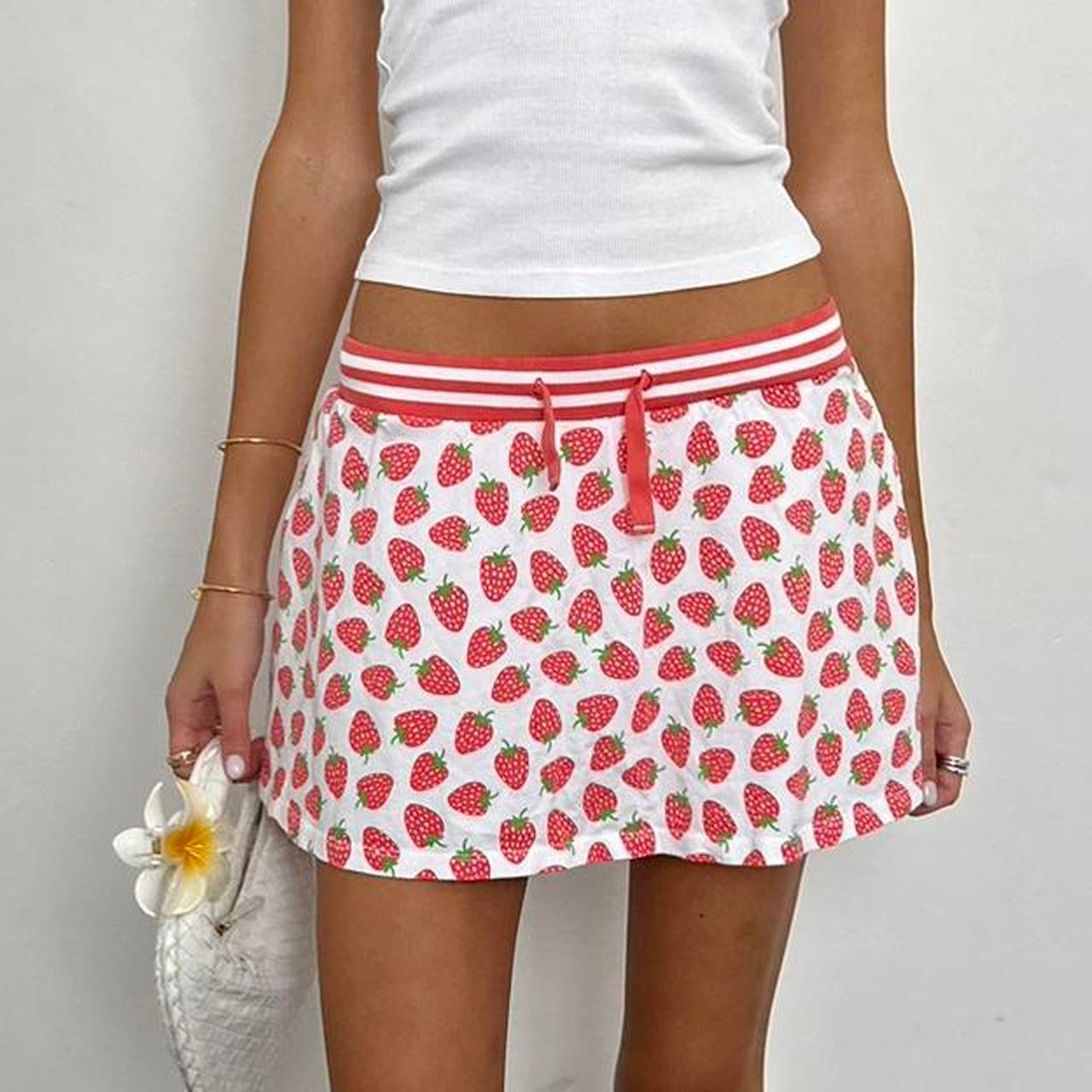 Vintage red strawberry mini skirt 🍓