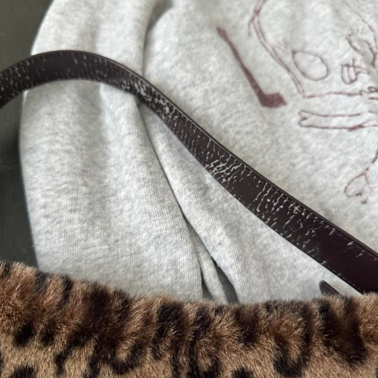 Vintage fluffy leopard print 90’s bag