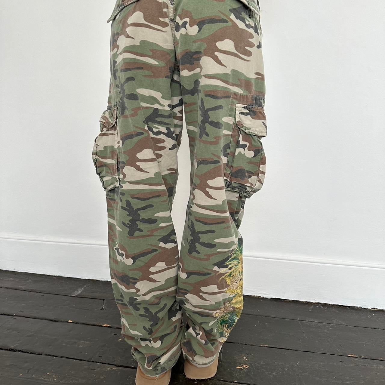 Vintage camouflage cargo oversized pants