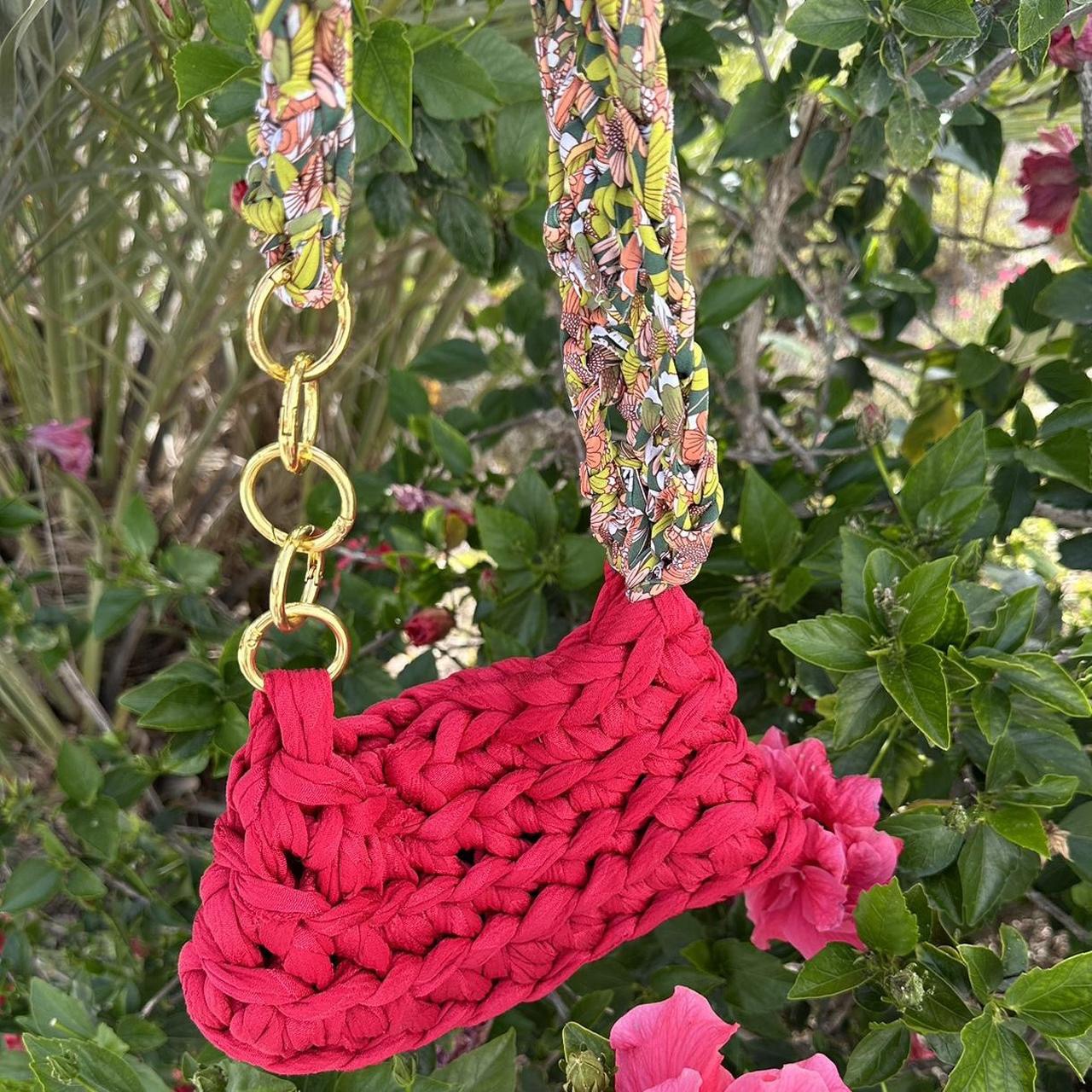 Handmade woven pink gold chain floral strap bag 🌺