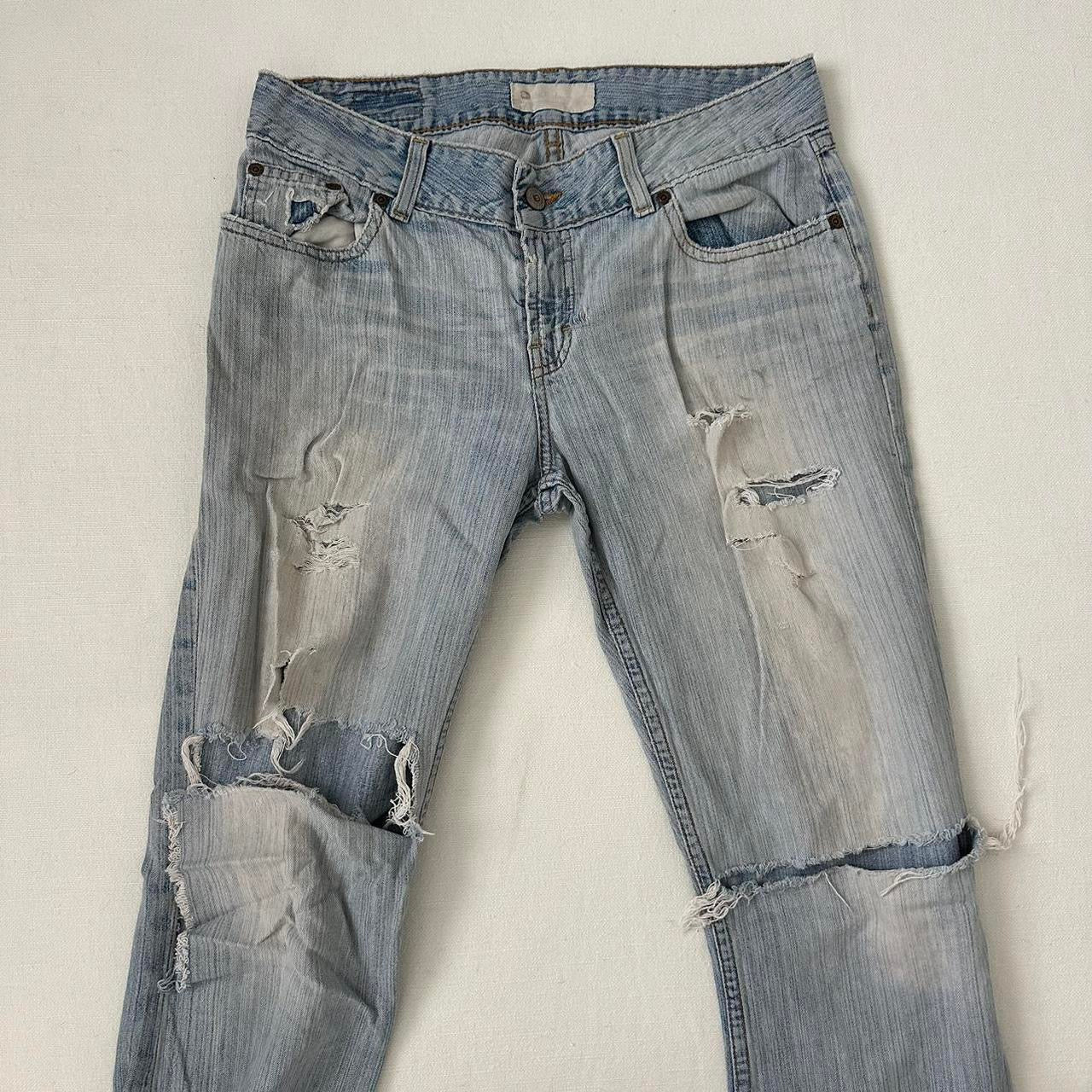 Vintage 2000’s blue distressed jeans