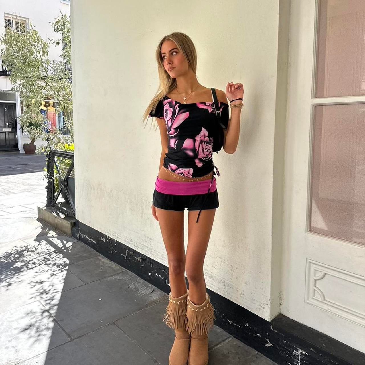 Vintage 2000’s rose black cami top